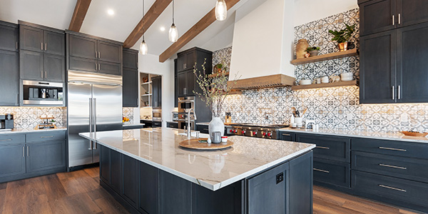 Modern kitchen renovation in Toronto with white cabinets – Mcaze