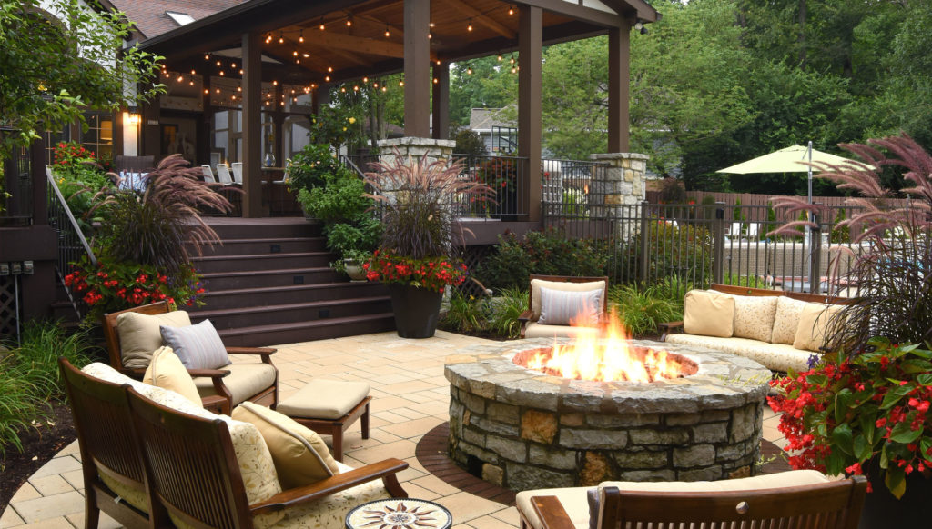 Toronto backyard landscaping ideas with patio and greenery